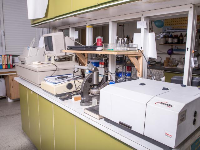 UV-VIS and IR spectrometers