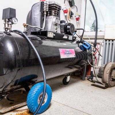 compressor for pneumatic controls