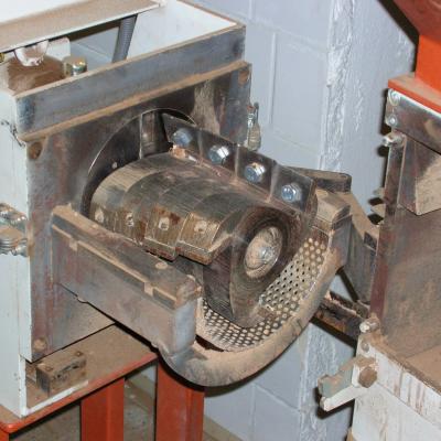 knife mill with skew shear