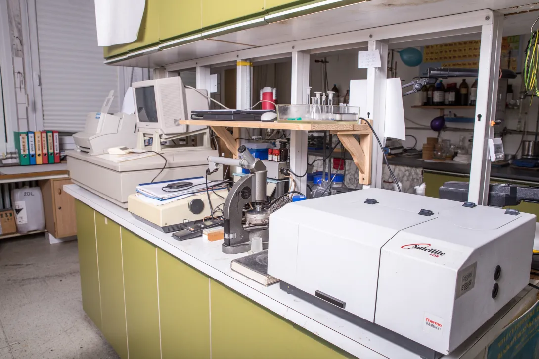 UV-VIS and IR spectrometers