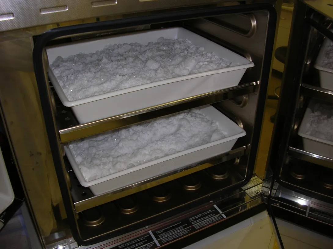 drying of the final product in a vacuum dryer